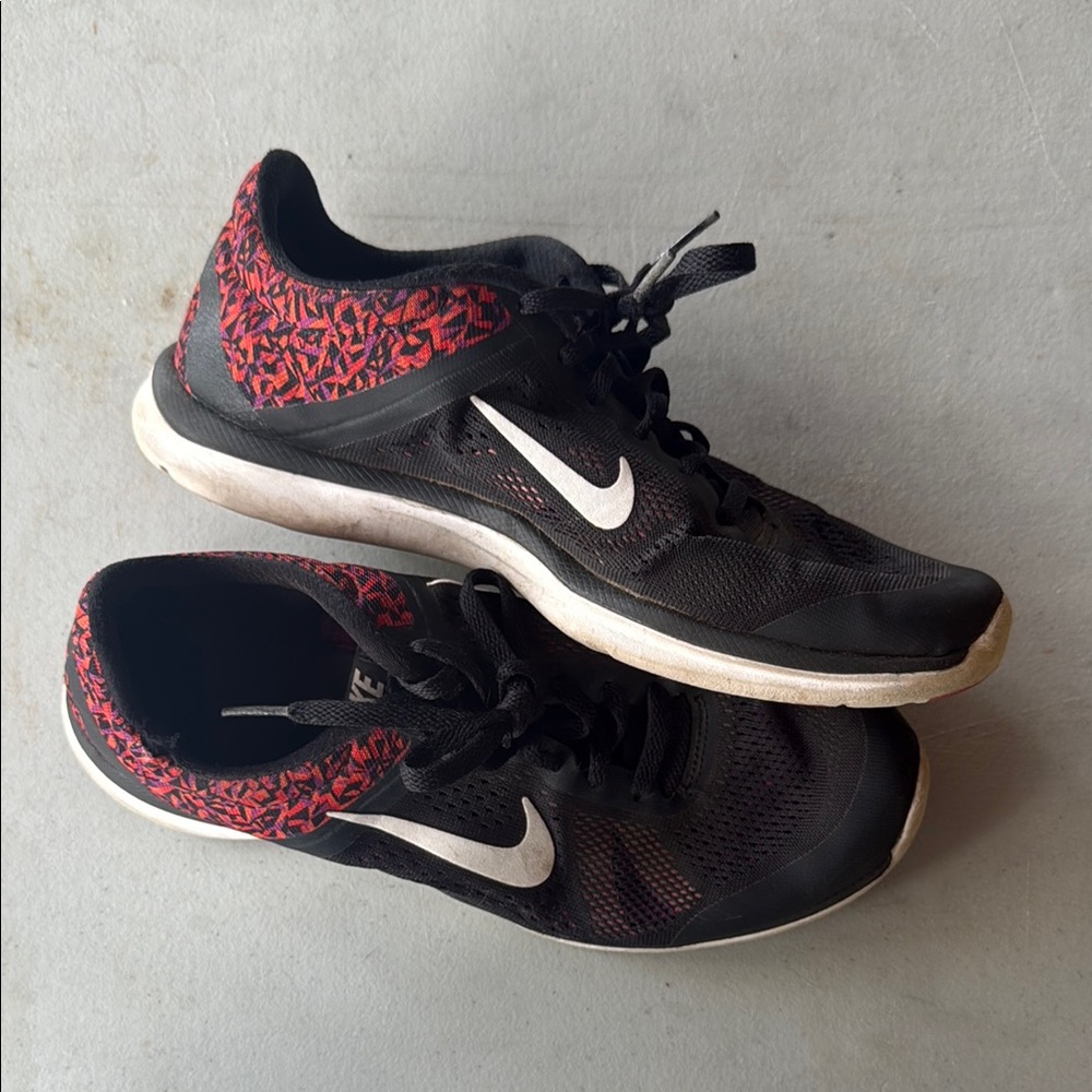 Nike Black and Red Running Sneakers